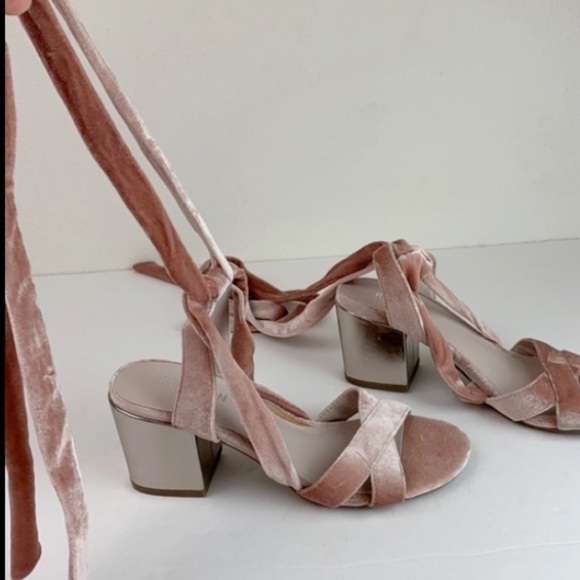 Kenneth Cole Reaction, velvet ankle tie sandals with silver mirrored block heels - Picture 4 of 8